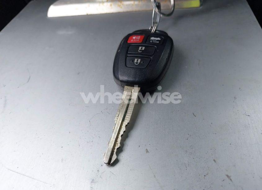 Photo 11 of 2018 Toyota Corolla LE (VIN 5YFBURHE4JP765818)