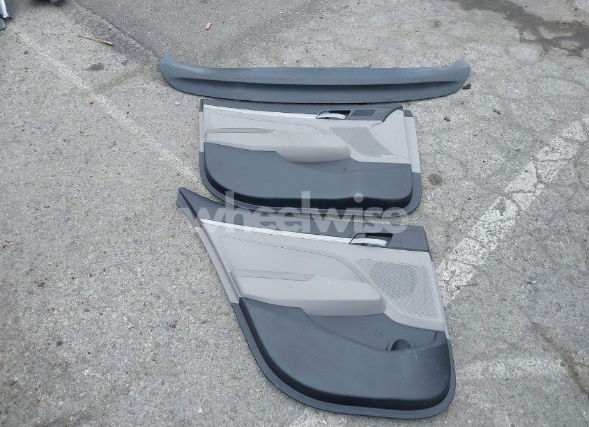 Photo 12 of 2018 Toyota Corolla LE (VIN 5YFBURHE4JP765818)