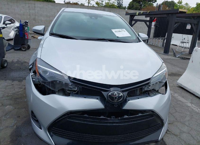 Photo 13 of 2018 Toyota Corolla LE (VIN 5YFBURHE4JP765818)