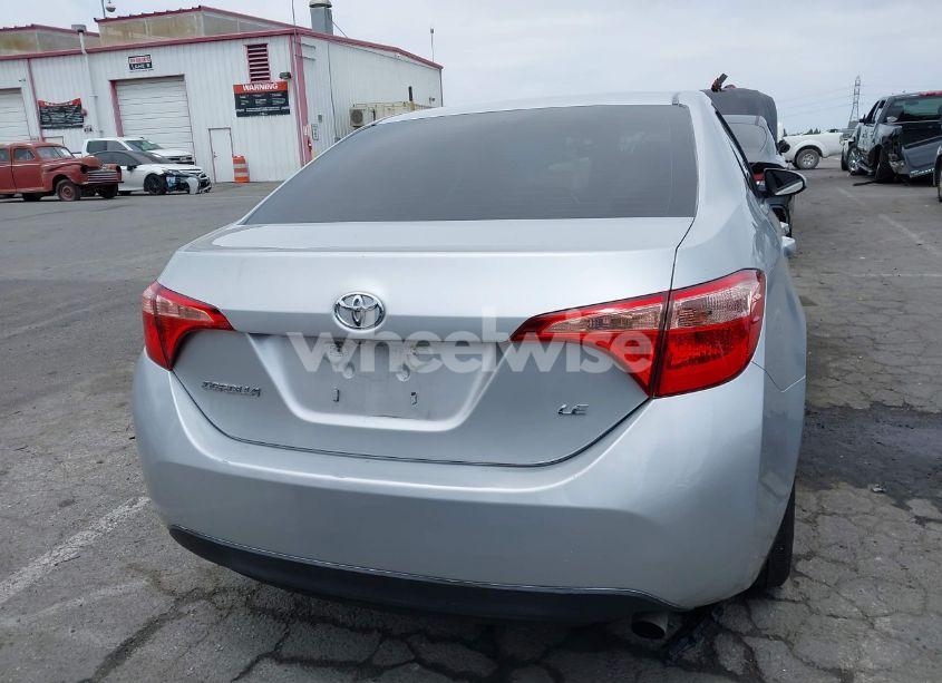Photo 17 of 2018 Toyota Corolla LE (VIN 5YFBURHE4JP765818)