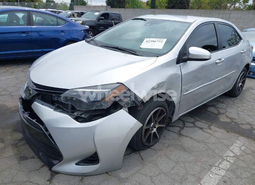 Photo 2 of 2018 Toyota Corolla LE (VIN 5YFBURHE4JP765818)