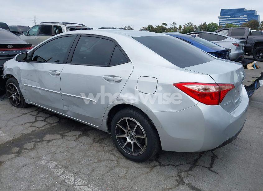 Photo 3 of 2018 Toyota Corolla LE (VIN 5YFBURHE4JP765818)