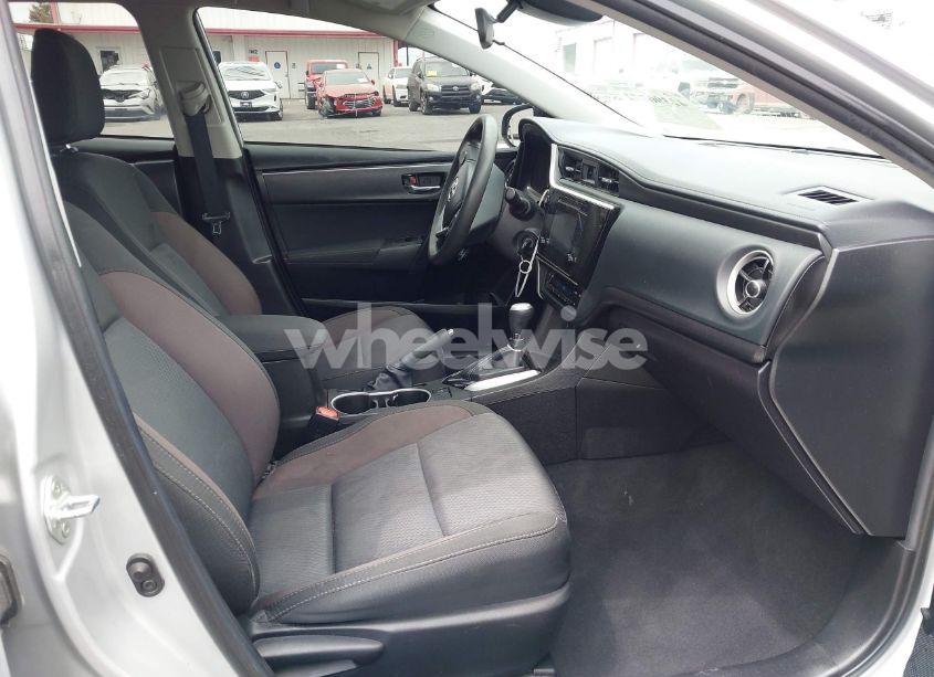Photo 5 of 2018 Toyota Corolla LE (VIN 5YFBURHE4JP765818)