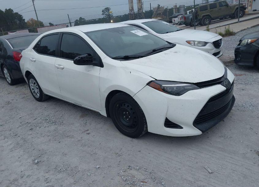 2018 Toyota Corolla LE (VIN 5YFBURHE4JP768377) main photo