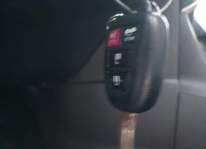 Photo 11 of 2018 Toyota Corolla LE (VIN 5YFBURHE4JP768377)