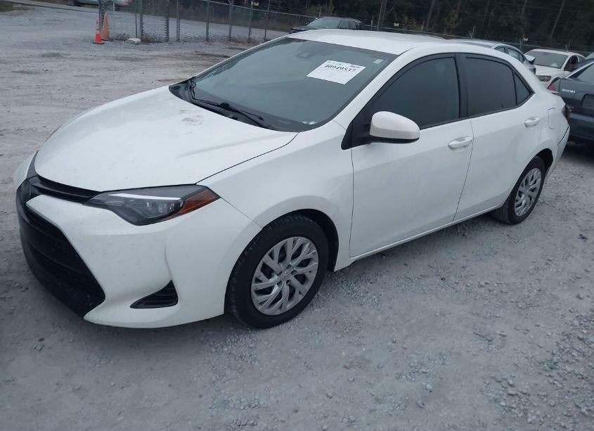 Photo 2 of 2018 Toyota Corolla LE (VIN 5YFBURHE4JP768377)