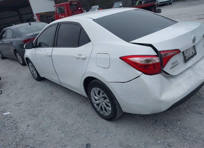 Photo 3 of 2018 Toyota Corolla LE (VIN 5YFBURHE4JP768377)