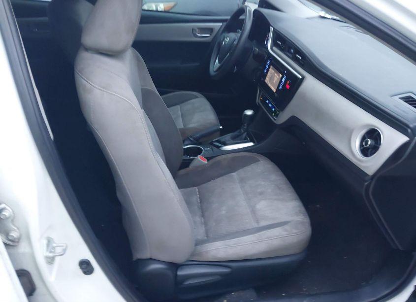 Photo 5 of 2018 Toyota Corolla LE (VIN 5YFBURHE4JP768377)