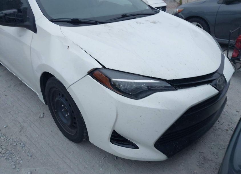 Photo 6 of 2018 Toyota Corolla LE (VIN 5YFBURHE4JP768377)