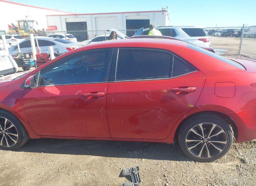 Photo 15 of 2018 Toyota Corolla SE (VIN 5YFBURHE4JP773837)