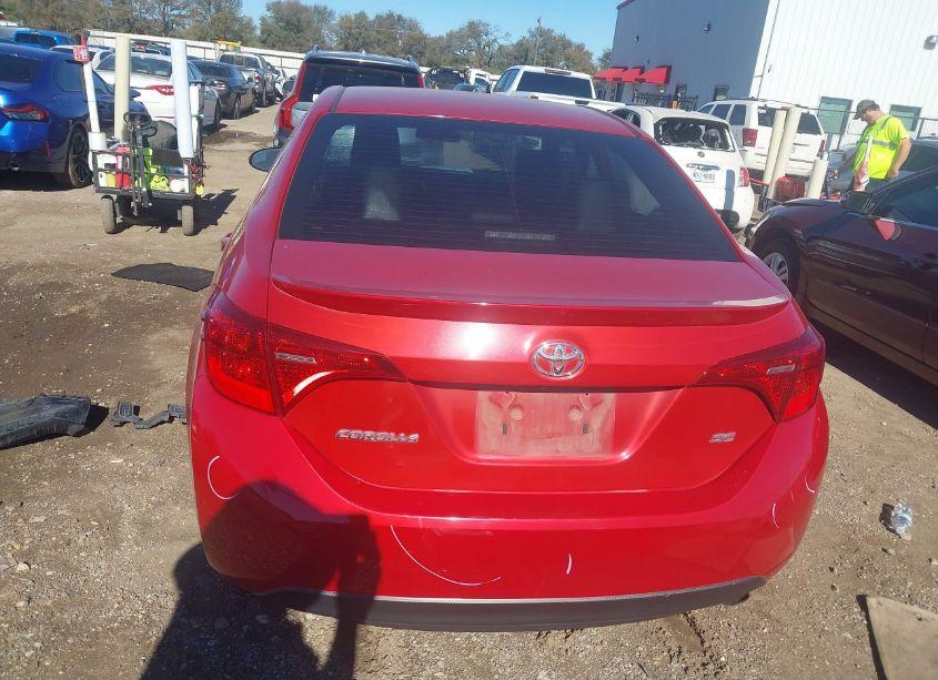 Photo 17 of 2018 Toyota Corolla SE (VIN 5YFBURHE4JP773837)