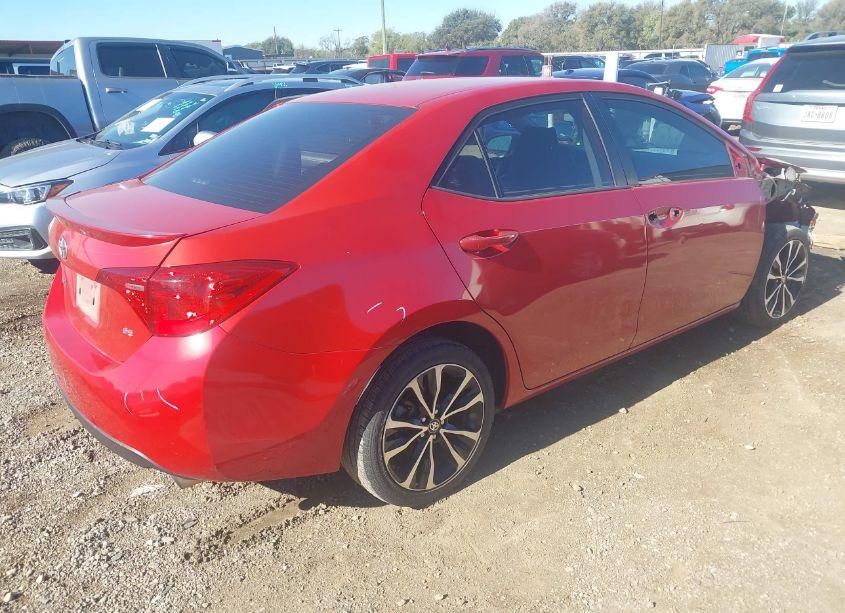Photo 4 of 2018 Toyota Corolla SE (VIN 5YFBURHE4JP773837)