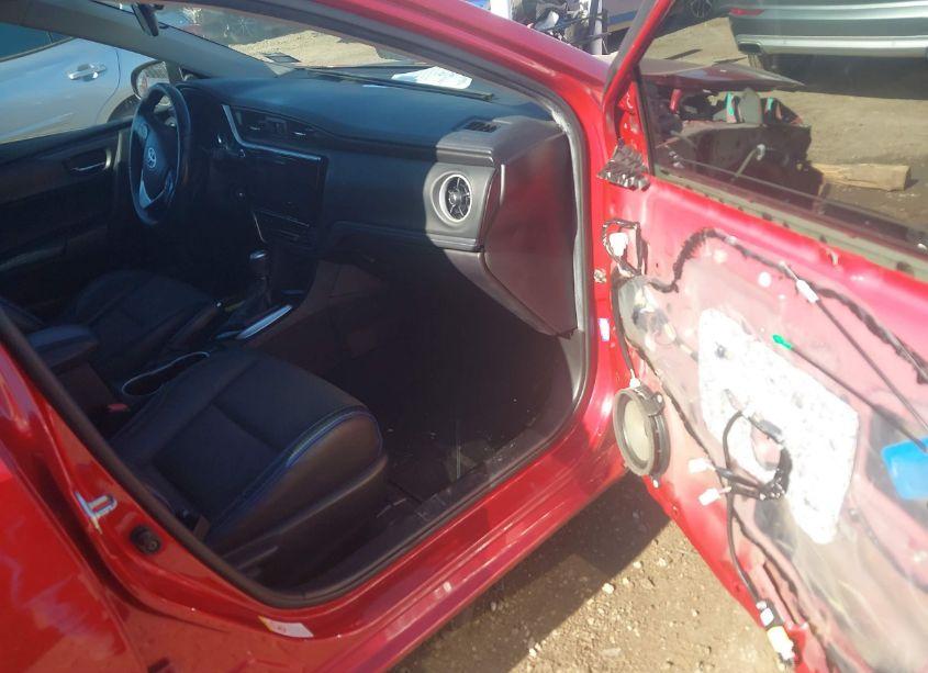 Photo 5 of 2018 Toyota Corolla SE (VIN 5YFBURHE4JP773837)