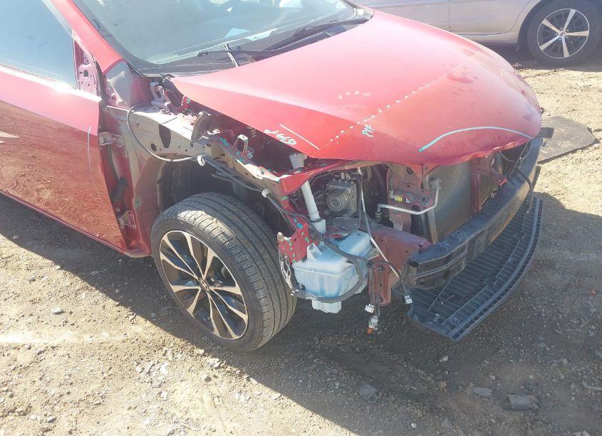 Photo 6 of 2018 Toyota Corolla SE (VIN 5YFBURHE4JP773837)