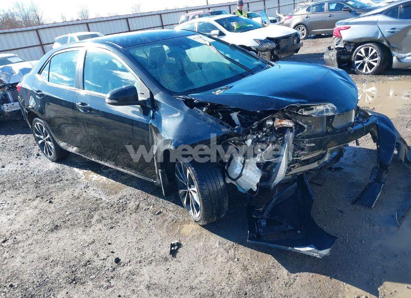 2018 Toyota Corolla SE (VIN 5YFBURHE4JP785163) main photo