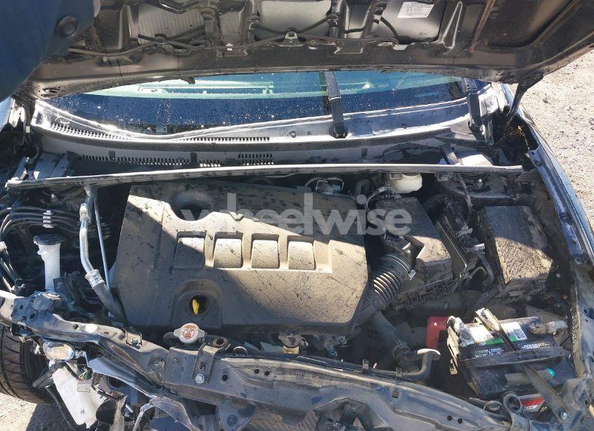 Photo 10 of 2018 Toyota Corolla SE (VIN 5YFBURHE4JP785163)