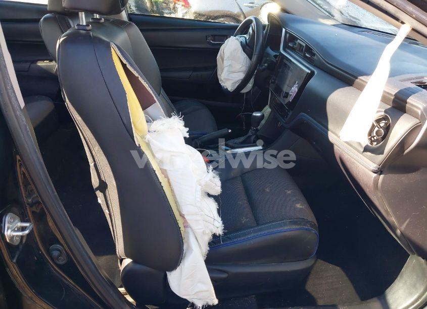 Photo 5 of 2018 Toyota Corolla SE (VIN 5YFBURHE4JP785163)