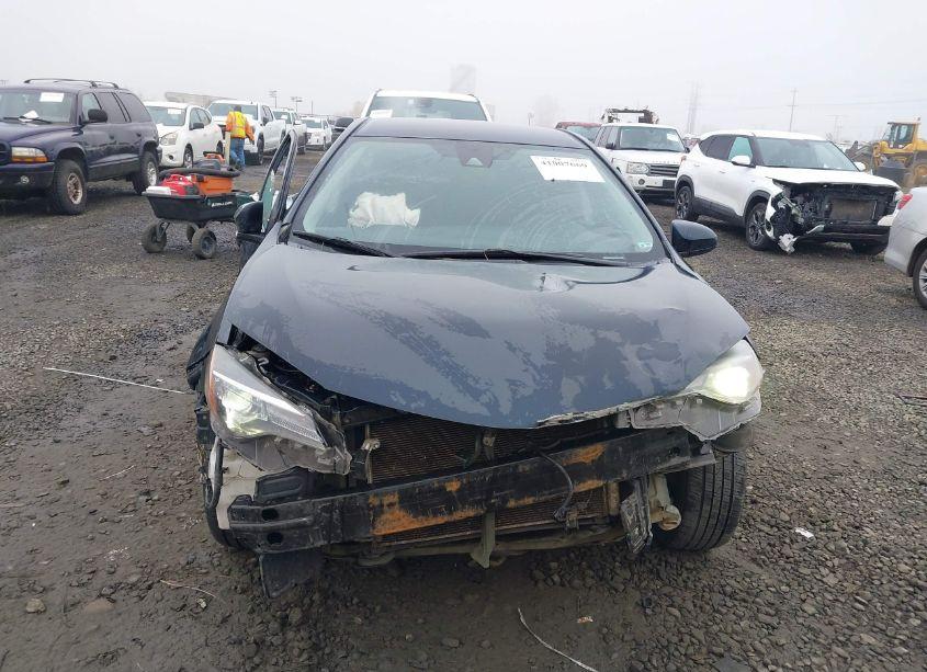 Photo 13 of 2018 Toyota Corolla LE (VIN 5YFBURHE4JP794848)