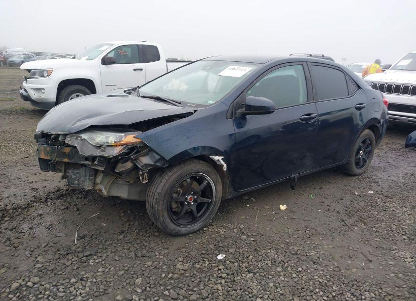 Photo 2 of 2018 Toyota Corolla LE (VIN 5YFBURHE4JP794848)