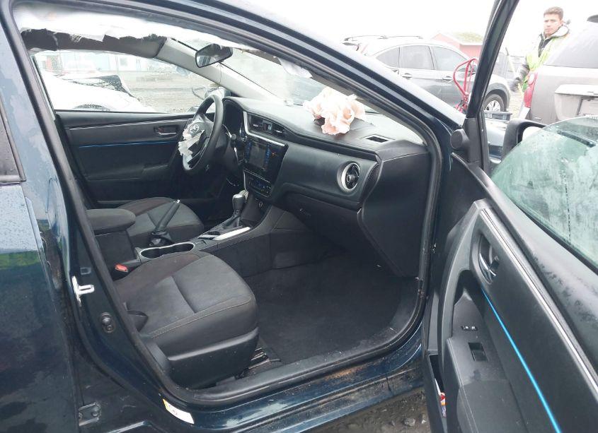 Photo 5 of 2018 Toyota Corolla LE (VIN 5YFBURHE4JP794848)