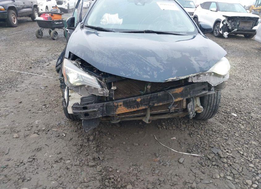 Photo 6 of 2018 Toyota Corolla LE (VIN 5YFBURHE4JP794848)