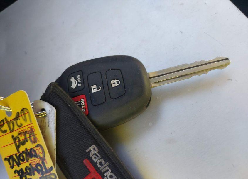 Photo 11 of 2018 Toyota Corolla SE (VIN 5YFBURHE4JP796292)