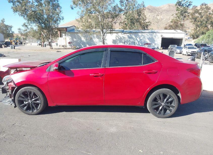 Photo 15 of 2018 Toyota Corolla SE (VIN 5YFBURHE4JP796292)