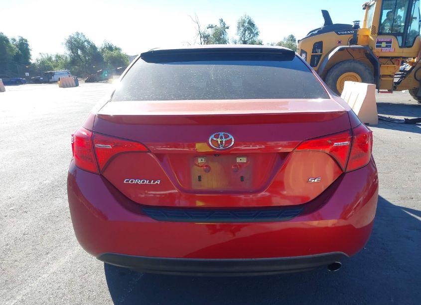 Photo 17 of 2018 Toyota Corolla SE (VIN 5YFBURHE4JP796292)