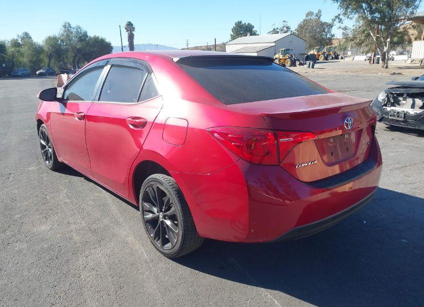 Photo 3 of 2018 Toyota Corolla SE (VIN 5YFBURHE4JP796292)