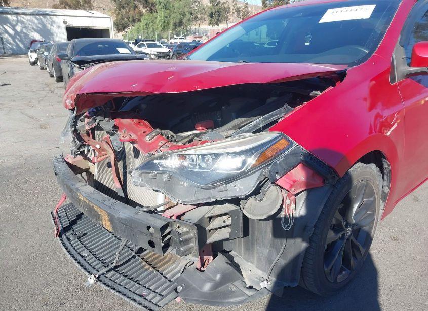 Photo 6 of 2018 Toyota Corolla SE (VIN 5YFBURHE4JP796292)