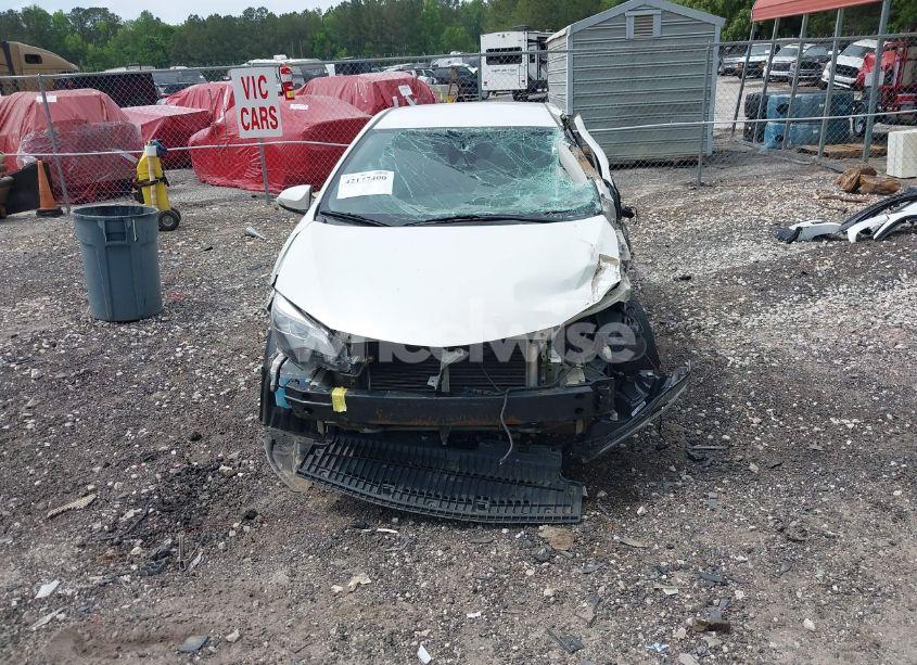 Photo 13 of 2018 Toyota Corolla SE (VIN 5YFBURHE4JP797409)