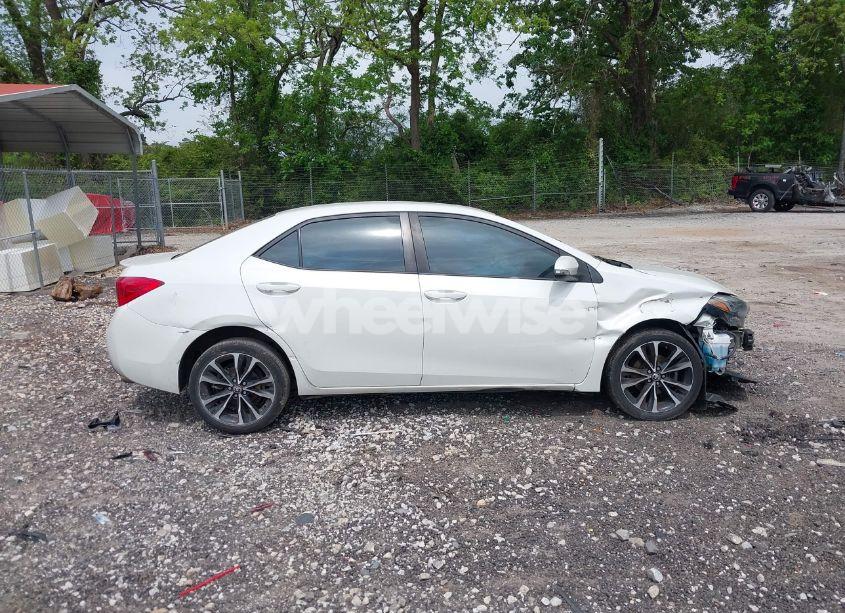 Photo 14 of 2018 Toyota Corolla SE (VIN 5YFBURHE4JP797409)