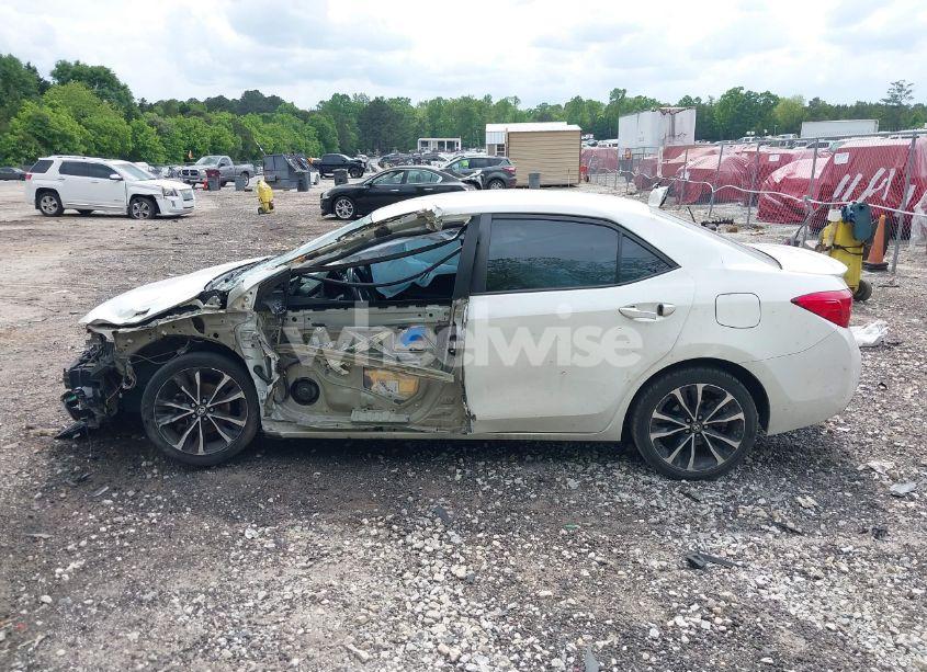 Photo 15 of 2018 Toyota Corolla SE (VIN 5YFBURHE4JP797409)