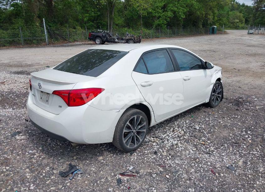 Photo 4 of 2018 Toyota Corolla SE (VIN 5YFBURHE4JP797409)