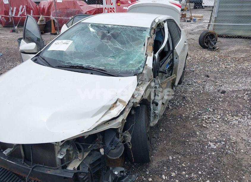 Photo 6 of 2018 Toyota Corolla SE (VIN 5YFBURHE4JP797409)