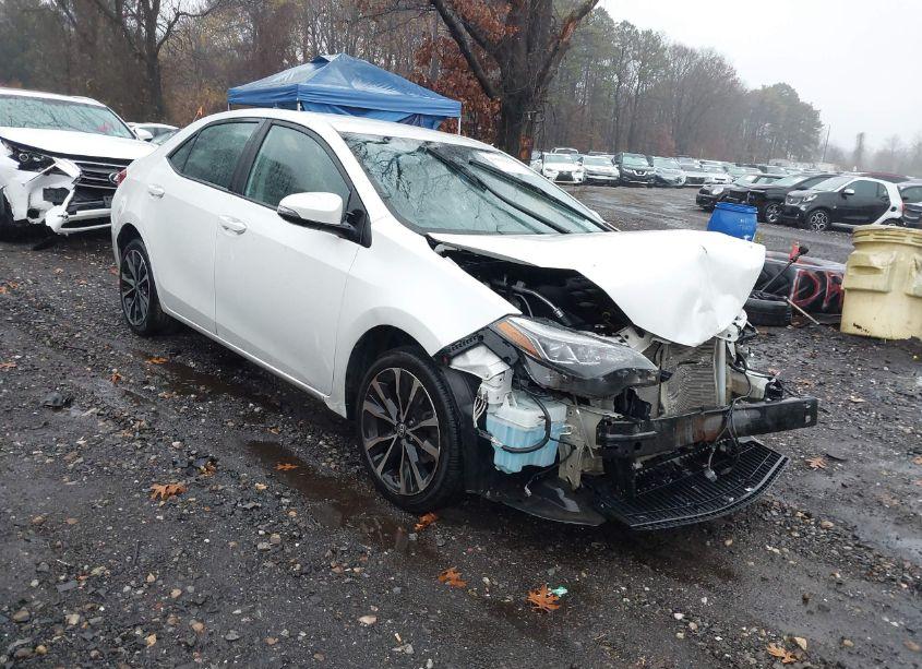 2018 Toyota Corolla SE (VIN 5YFBURHE4JP799726) main photo