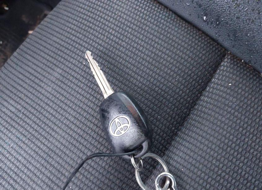 Photo 11 of 2018 Toyota Corolla SE (VIN 5YFBURHE4JP799726)