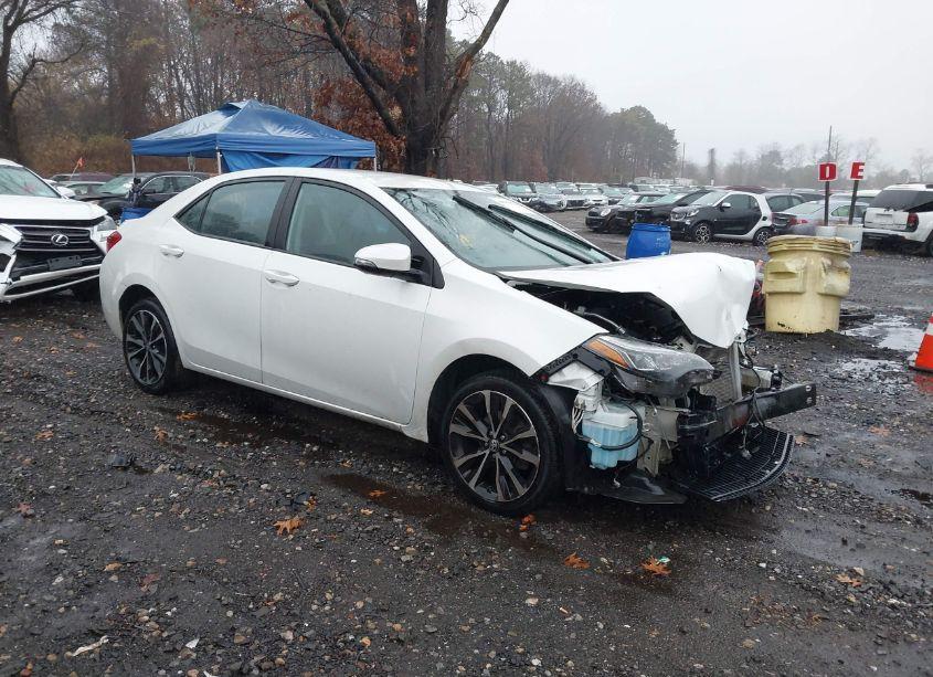 Photo 13 of 2018 Toyota Corolla SE (VIN 5YFBURHE4JP799726)