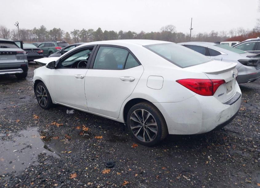 Photo 14 of 2018 Toyota Corolla SE (VIN 5YFBURHE4JP799726)