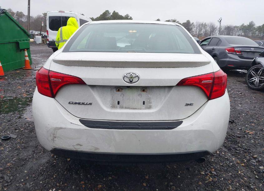 Photo 16 of 2018 Toyota Corolla SE (VIN 5YFBURHE4JP799726)