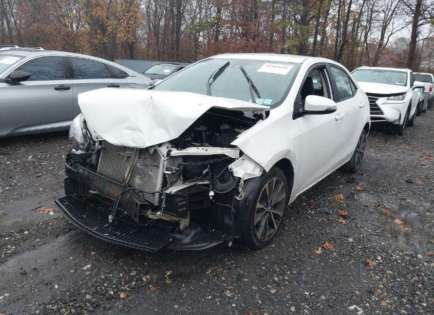 Photo 6 of 2018 Toyota Corolla SE (VIN 5YFBURHE4JP799726)