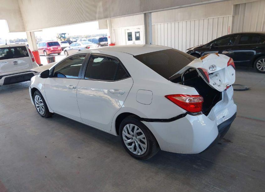 Photo 14 of 2018 Toyota Corolla LE (VIN 5YFBURHE4JP802656)