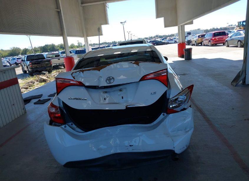 Photo 16 of 2018 Toyota Corolla LE (VIN 5YFBURHE4JP802656)
