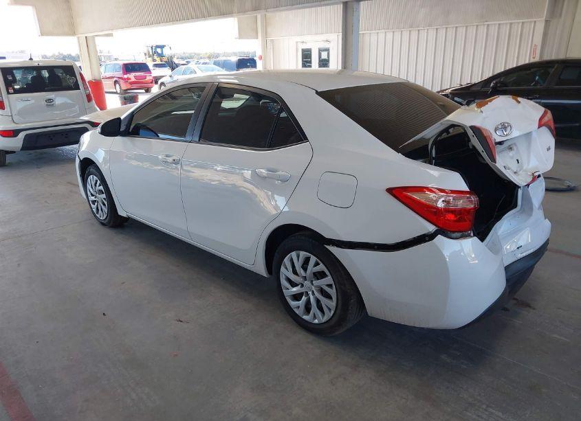 Photo 3 of 2018 Toyota Corolla LE (VIN 5YFBURHE4JP802656)