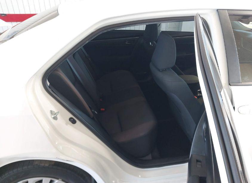 Photo 8 of 2018 Toyota Corolla LE (VIN 5YFBURHE4JP802656)