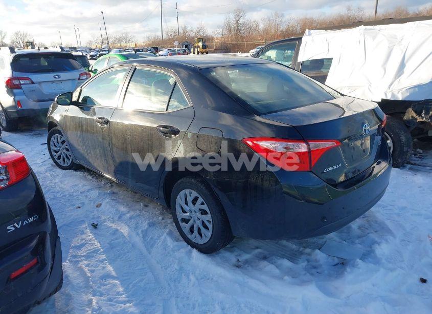 Photo 3 of 2018 Toyota Corolla LE (VIN 5YFBURHE4JP803113)