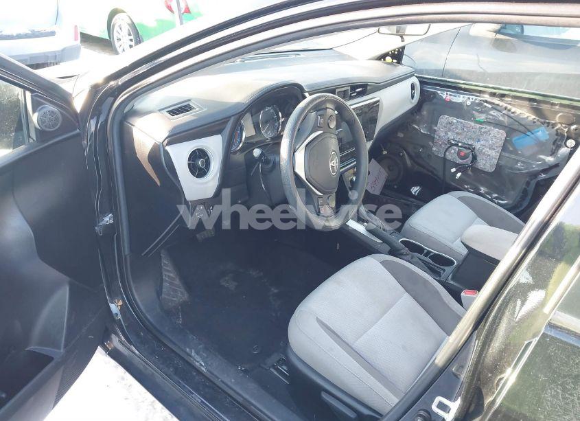 Photo 5 of 2018 Toyota Corolla LE (VIN 5YFBURHE4JP803113)