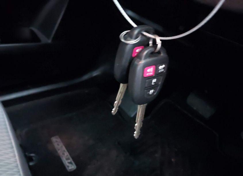 Photo 11 of 2018 Toyota Corolla LE (VIN 5YFBURHE4JP826973)