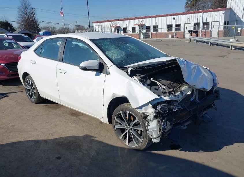 2018 Toyota Corolla SE (VIN 5YFBURHE4JP842011) main photo