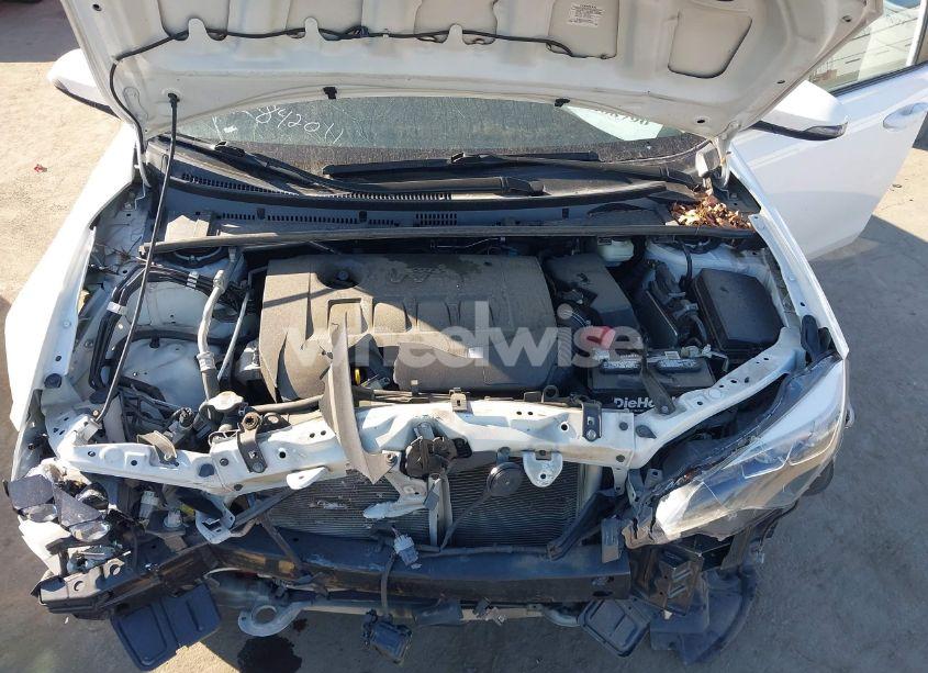 Photo 10 of 2018 Toyota Corolla SE (VIN 5YFBURHE4JP842011)